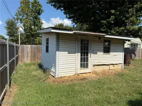 Exterior - 306 W Nickell St, Ozark, AR 72949 photo 4 of 11