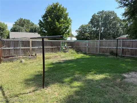 Exterior - 306 W Nickell St, Ozark, AR 72949 photo 6 of 11