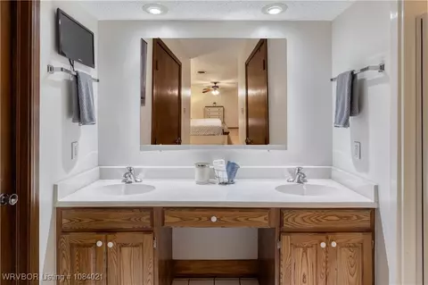 Bath - 3406 Erin Oaks Ct, Fort Smith, AR 72908 photo 1 of 2