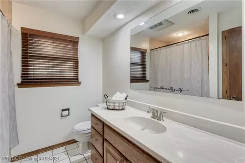 Bath - 3406 Erin Oaks Ct, Fort Smith, AR 72908 photo 2 of 2