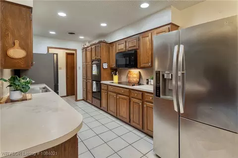 Kitchen - 3406 Erin Oaks Ct, Fort Smith, AR 72908 photo 2 of 4