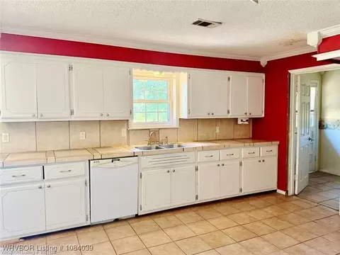 Kitchen - 5488 Suncrest Rd, Waldron, AR 72958 photo 4 of 4