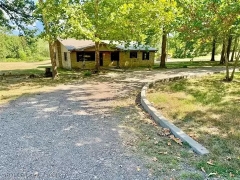 Exterior - 5488 Suncrest Rd, Waldron, AR 72958 photo 6 of 8