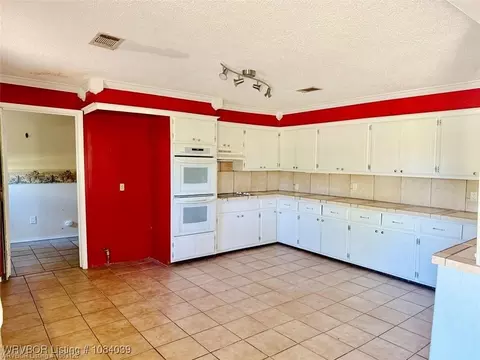 Kitchen - 5488 Suncrest Rd, Waldron, AR 72958 photo 1 of 4
