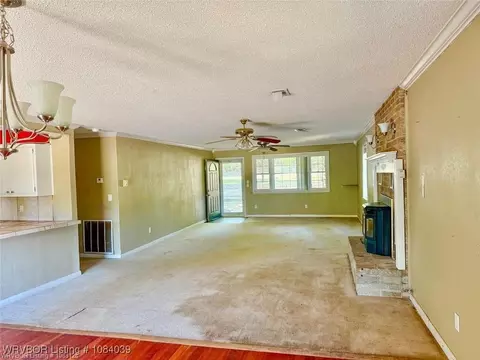 Living - 5488 Suncrest Rd, Waldron, AR 72958 photo 4 of 8