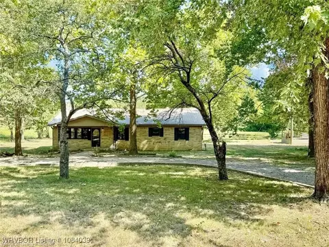 Exterior - 5488 Suncrest Rd, Waldron, AR 72958 photo 7 of 8