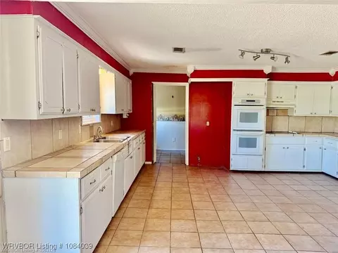 Kitchen - 5488 Suncrest Rd, Waldron, AR 72958 photo 2 of 4