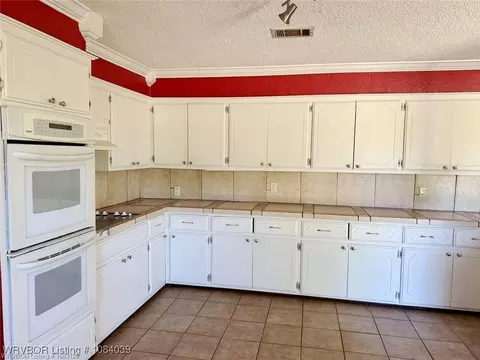 Kitchen - 5488 Suncrest Rd, Waldron, AR 72958 photo 3 of 4