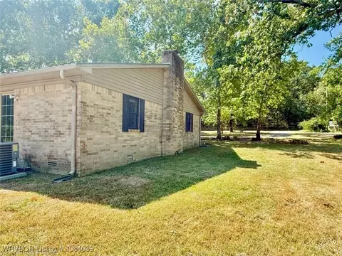Exterior - 5488 Suncrest Rd, Waldron, AR 72958 photo 5 of 8