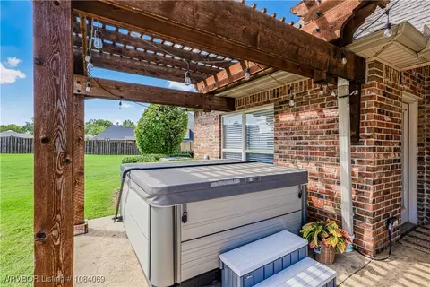 Exterior - 6604 Riley Park Dr, Fort Smith, AR 72916 photo 6 of 13