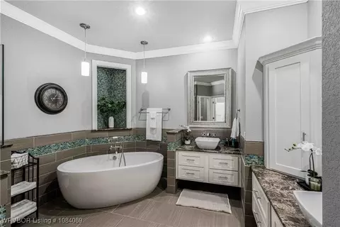 Bath - 6604 Riley Park Dr, Fort Smith, AR 72916 photo 2 of 8