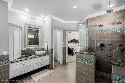 Bath - 6604 Riley Park Dr, Fort Smith, AR 72916 photo 4 of 8