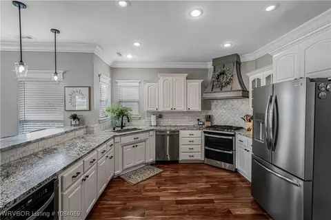 Kitchen - 6604 Riley Park Dr, Fort Smith, AR 72916 photo 2 of 4