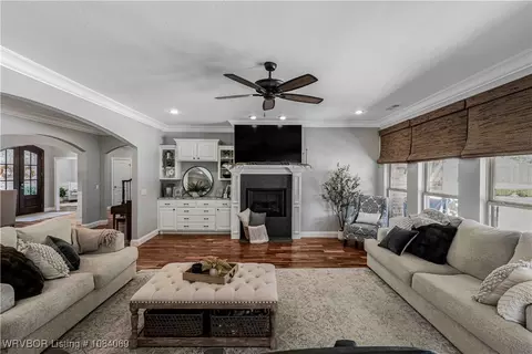 Living - 6604 Riley Park Dr, Fort Smith, AR 72916 photo 3 of 4
