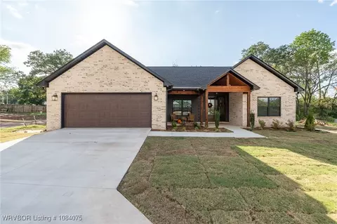 911 Bodey St, Barling, AR 72923