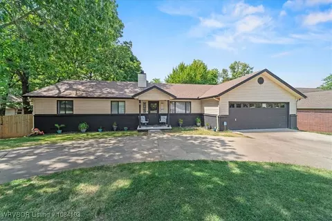 11 Sycamore Ave, West Fork, AR 72774