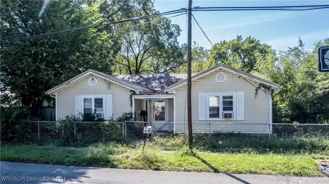 218 W Chickasaw Ave, Sallisaw, OK 74955