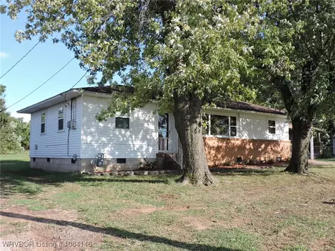 Exterior - 4721 Jenny Lind Rd, Fort Smith, AR 72901 photo 2 of 5