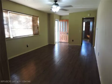 Living - 4721 Jenny Lind Rd, Fort Smith, AR 72901 photo 2 of 2