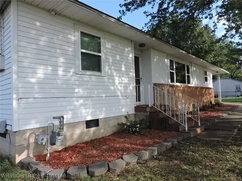 Exterior - 4721 Jenny Lind Rd, Fort Smith, AR 72901 photo 4 of 5