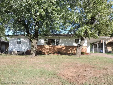 Exterior - 4721 Jenny Lind Rd, Fort Smith, AR 72901 photo 3 of 5