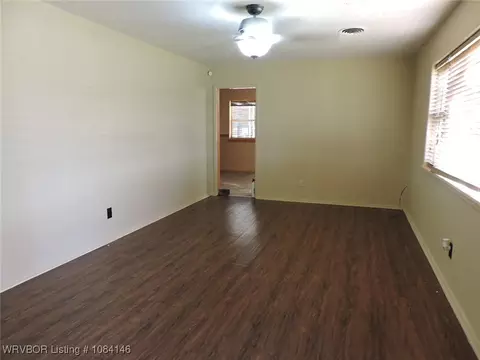 Living - 4721 Jenny Lind Rd, Fort Smith, AR 72901 photo 1 of 2