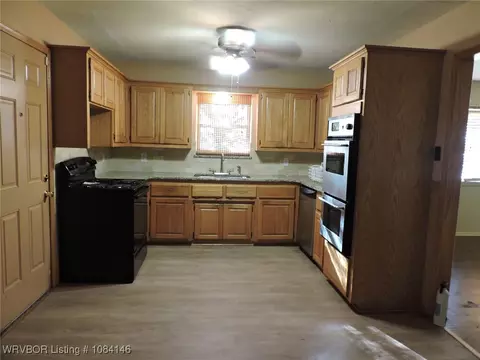 Kitchen - 4721 Jenny Lind Rd, Fort Smith, AR 72901 photo 1 of 1
