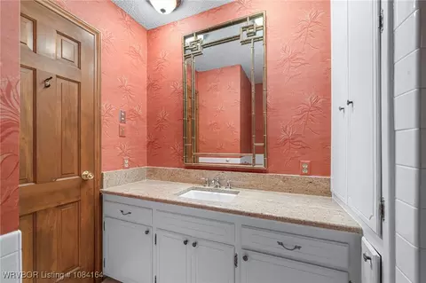 Bath - 5333 S Y Cir, Fort Smith, AR 72903 photo 2 of 3