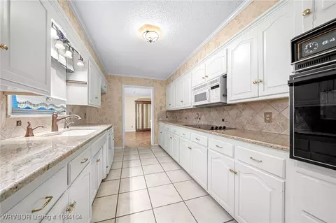 Kitchen - 5333 S Y Cir, Fort Smith, AR 72903 photo 2 of 3