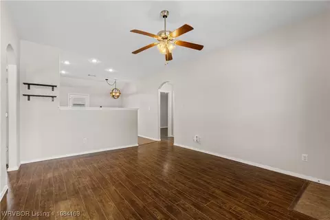 Living - 221 Colony Ct, Barling, AR 72923 photo 2 of 3