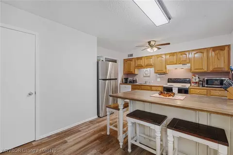 Kitchen - 1510 14th Cir, Barling, AR 72923 photo 4 of 5