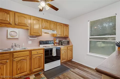 Kitchen - 1510 14th Cir, Barling, AR 72923 photo 2 of 5