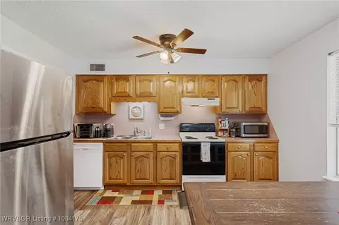 Kitchen - 1510 14th Cir, Barling, AR 72923 photo 3 of 5