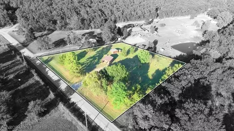 41800 Glendale Rd, Howe, OK 74940