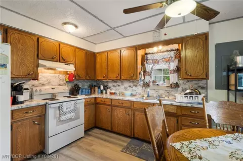 Kitchen - 9801 Diamondback Ln, Hackett, AR 72937 photo 1 of 3