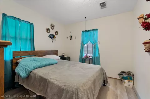Bedroom - 9801 Diamondback Ln, Hackett, AR 72937 photo 5 of 6
