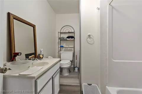 Bath - 9801 Diamondback Ln, Hackett, AR 72937 photo 3 of 4