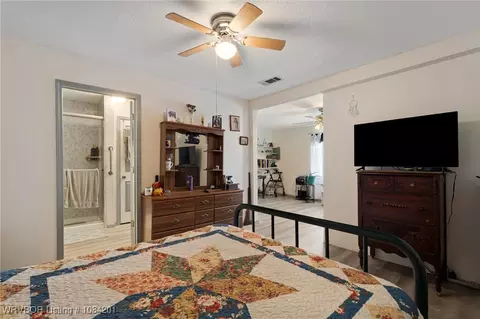 Bedroom - 9801 Diamondback Ln, Hackett, AR 72937 photo 2 of 6