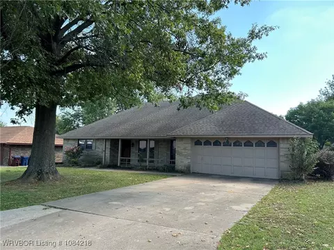 4910 S W St, Fort Smith, AR 72903