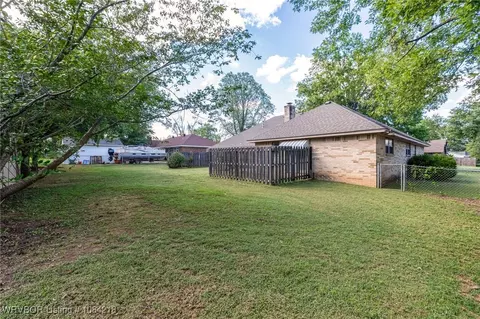 Exterior - 4910 S W St, Fort Smith, AR 72903 photo 7 of 8
