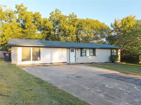 1108 9th St, Barling, AR 72923