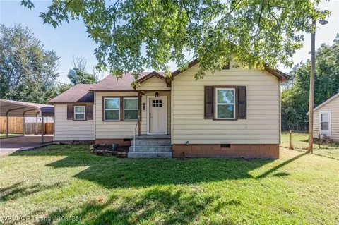 Exterior - 5215 24th St, Fort Smith, AR 72901 photo 2 of 8