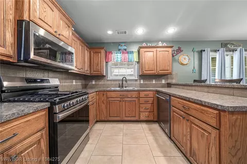 Kitchen - 134 Lavender Ln, Alma, AR 72921 photo 1 of 1