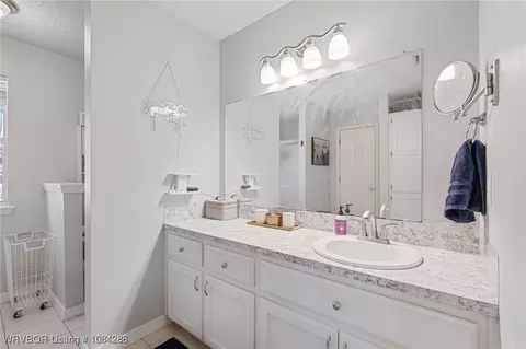 Bath - 7009 Lookout Dr, Fort Smith, AR 72916 photo 2 of 3