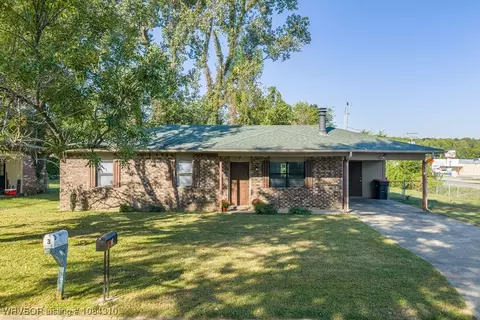 2 S 45th St, Van Buren, AR 72956