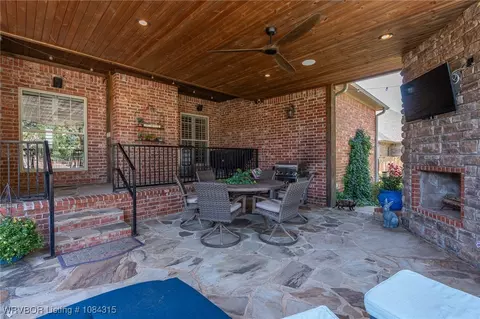 Exterior - 1707 Crystal Ct, Fort Smith, AR 72916 photo 5 of 8