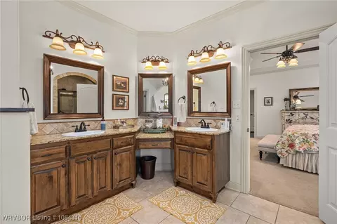 Bath - 1707 Crystal Ct, Fort Smith, AR 72916 photo 1 of 3