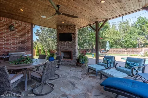 Exterior - 1707 Crystal Ct, Fort Smith, AR 72916 photo 4 of 8