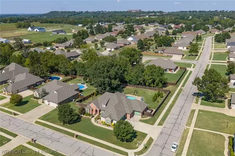 View/Area - 1707 Crystal Ct, Fort Smith, AR 72916 photo 4 of 5