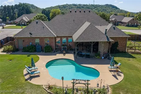 Exterior - 1707 Crystal Ct, Fort Smith, AR 72916 photo 2 of 8